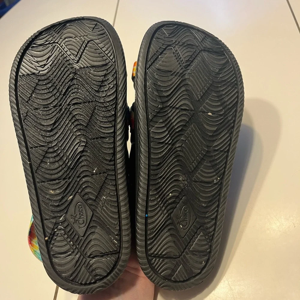 Chaco kid sandals size 5 black rainbow straps